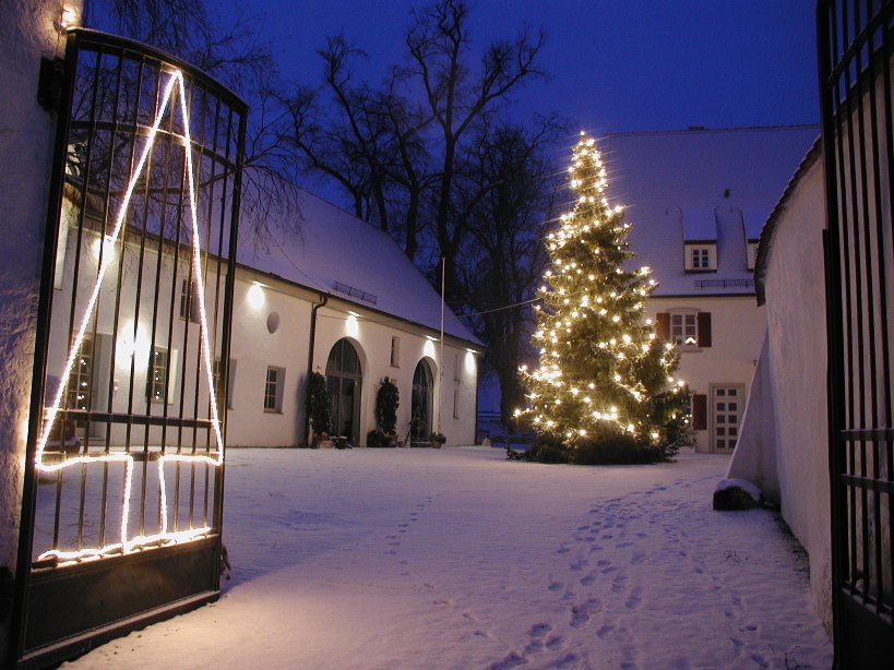 Das Rosenschloss im festlichen Kleid Das Rosenschloss im festlichen Kleid