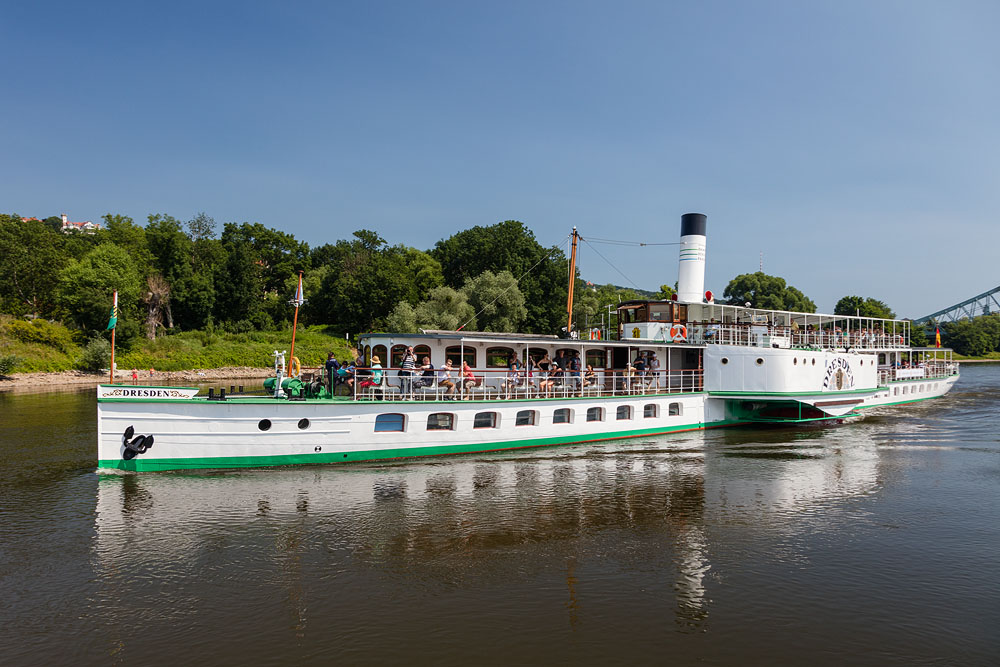 Der historische Schaufelraddampfer"Dresden". Der historische Schaufelraddampfer"Dresden".