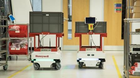 MiR100 im Einsatz bei Honeywell Analytics (Bildquelle: @MiR) MiR100 im Einsatz bei Honeywell Analytics (Bildquelle: @MiR)