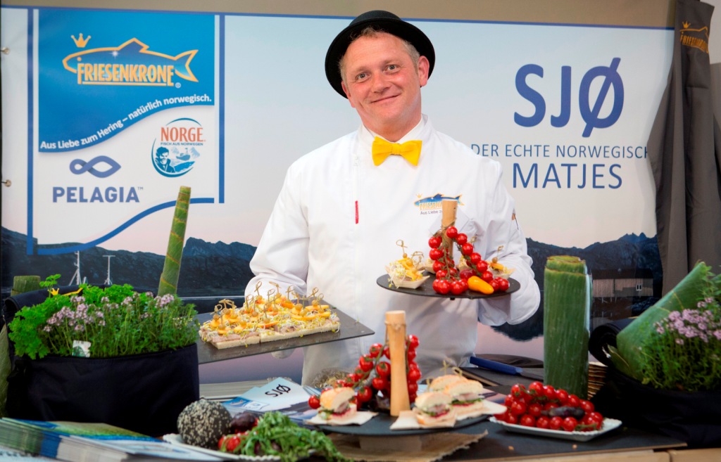 Fischsommelier IHK: Andreas Alt von Friesenkrone drückte noch mal die Schulbank. (Bildquelle: Koch d Fischsommelier IHK: Andreas Alt von Friesenkrone drückte noch mal die Schulbank. (Bildquelle: Koch d