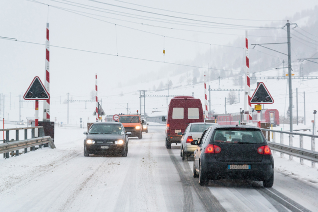 Eine eingeschneite Straße kann zum Sicherheitsrisiko werden.Quelle: ERGO Group Eine eingeschneite Straße kann zum Sicherheitsrisiko werden.Quelle: ERGO Group