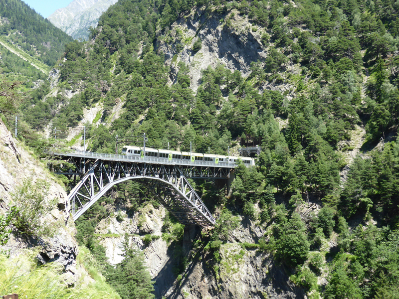 Zahlreiche Viadukte säumen die faszinierenden Bahnrouten. (Bildquelle: epr/Bahnreisen Sutter) Zahlreiche Viadukte säumen die faszinierenden Bahnrouten. (Bildquelle: epr/Bahnreisen Sutter)