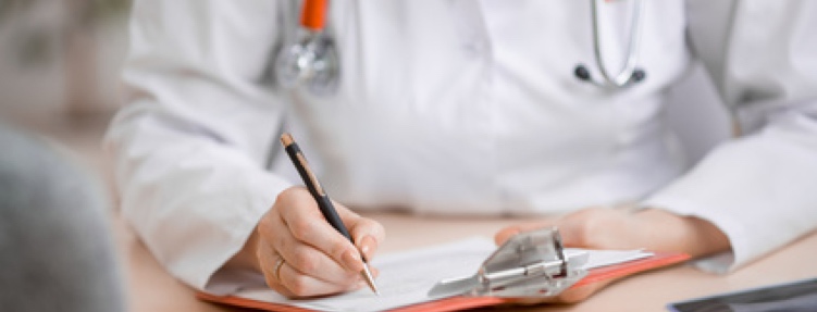 Eine umfassende Diagnose durch den Endokrinologen Prof. Dr. Wüster. (Bildquelle:©Andrey Kuzmin?Fotol Eine umfassende Diagnose durch den Endokrinologen Prof. Dr. Wüster. (Bildquelle:©Andrey Kuzmin?Fotol