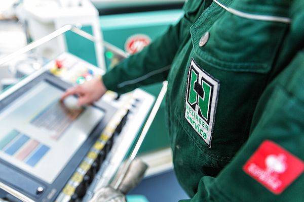 Komplett-Service für Maschinen zur halbautomatischen Blechbearbeitung bei Hezinger Maschinen GmbH. (