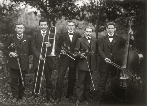 August Sander: Bauernkapelle, 1913,©Die Photographische Sammlung/SK Stiftung Kultur?(Bildquelle: Aug