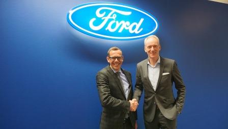 Boris Scholz, Arvato SCM, und Wolfgang Kopplin, Ford-Werke, freuen sich über die Zusammenarbeit. Boris Scholz, Arvato SCM, und Wolfgang Kopplin, Ford-Werke, freuen sich über die Zusammenarbeit.