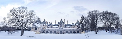 Das OHEKA Castle ist auch mit Schneehaube eine echte Sehenswürdigkeit. (Bildquelle: Brett Matthews)