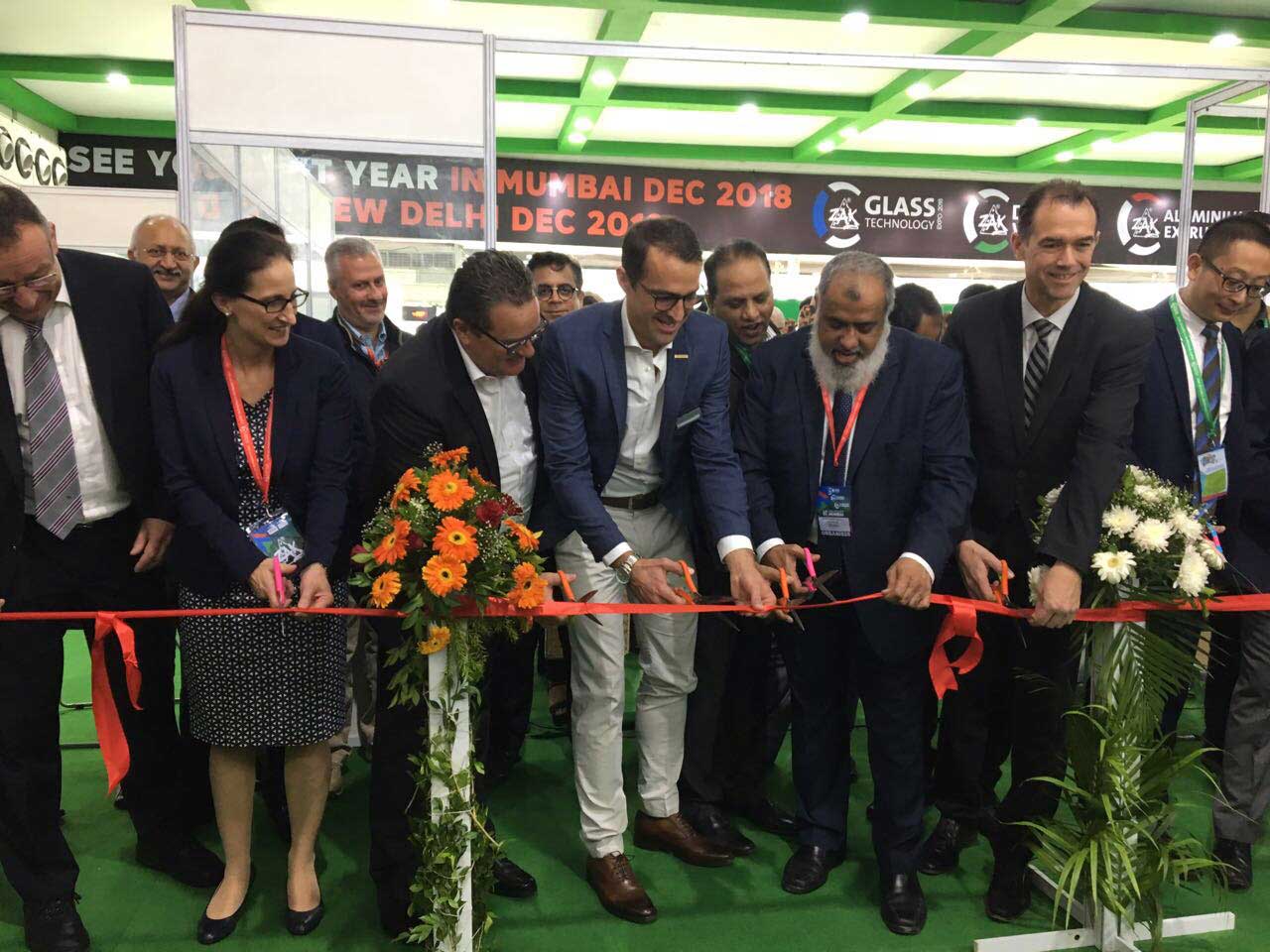 Salamander eröffnete mit einem feierlichen Bandschnitt die Messe ZAK in Mumbai Salamander eröffnete mit einem feierlichen Bandschnitt die Messe ZAK in Mumbai