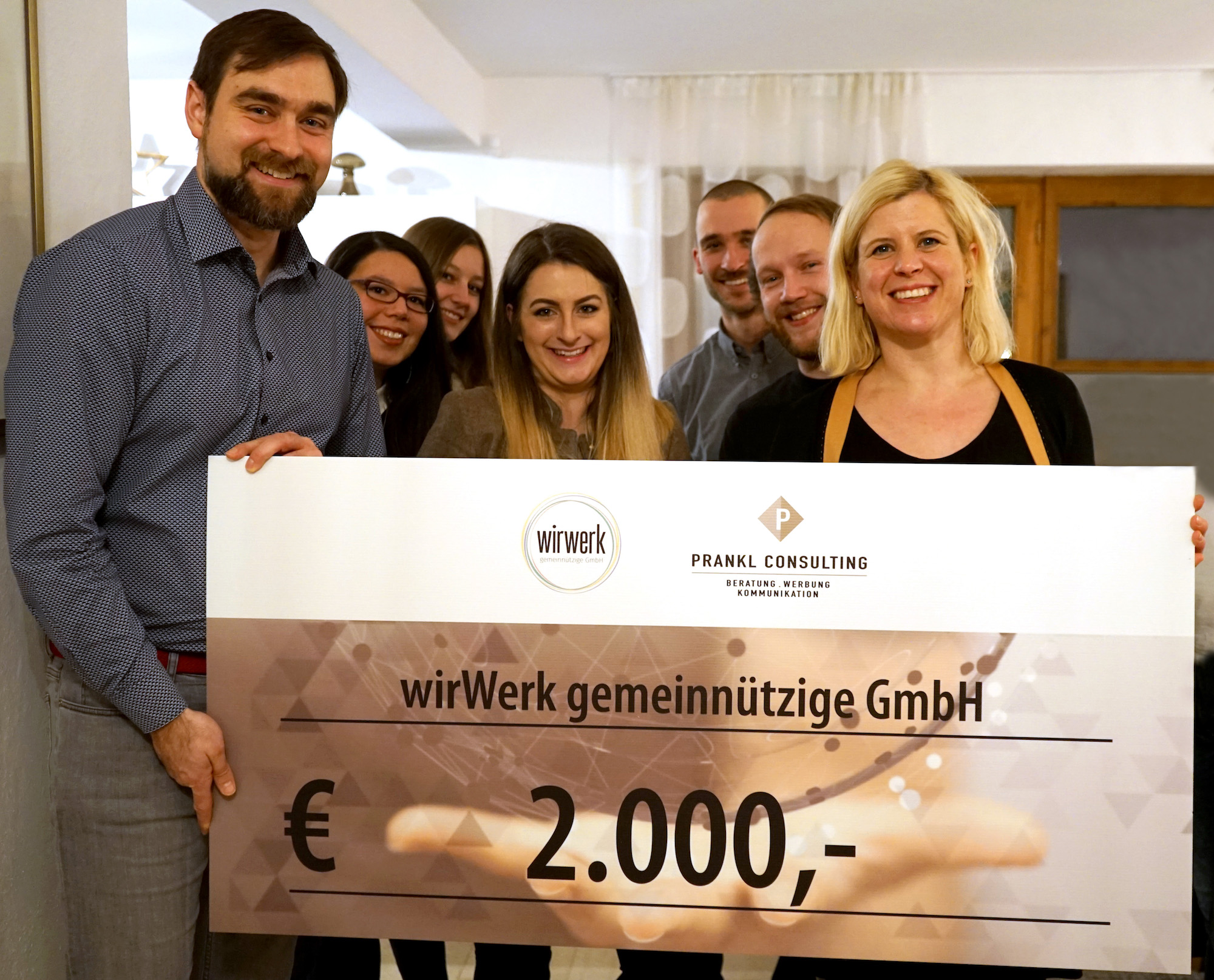 v.l. Martin, Anna Laura, Laura, Ramona, Daniel, Michi (Prankl Consulting) und Nadja Maki (wirWek)