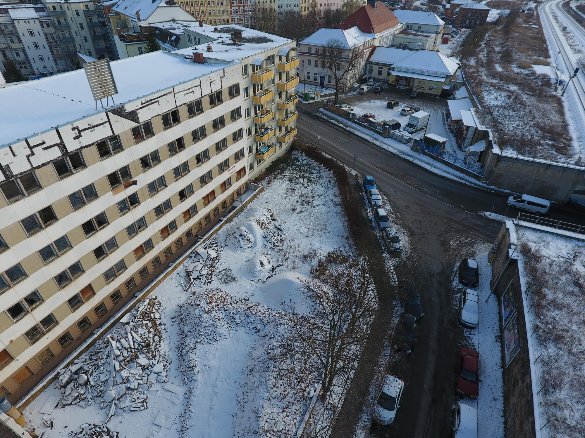 Das Gebäude und der daneben liegende Südbahnhof Das Gebäude und der daneben liegende Südbahnhof