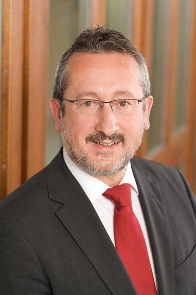 Dr. Georg Thurnes, Chefaktuar von Aon Hewitt kritisiert die Aufsichtsbehörde EIOPA. Dr. Georg Thurnes, Chefaktuar von Aon Hewitt kritisiert die Aufsichtsbehörde EIOPA.