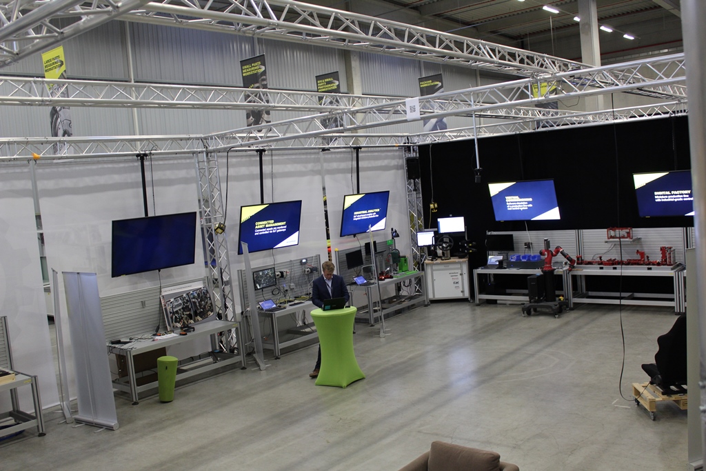 Machine-Monitoring- und Verschraubungslösung aus der Cloud im IIoT-Center von Accenture Machine-Monitoring- und Verschraubungslösung aus der Cloud im IIoT-Center von Accenture
