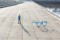 Professor Dr. Sven Hermann setzt im Umgang mit Digitalen Problemen auf analoge Brille Professor Dr. Sven Hermann setzt im Umgang mit Digitalen Problemen auf analoge Brille