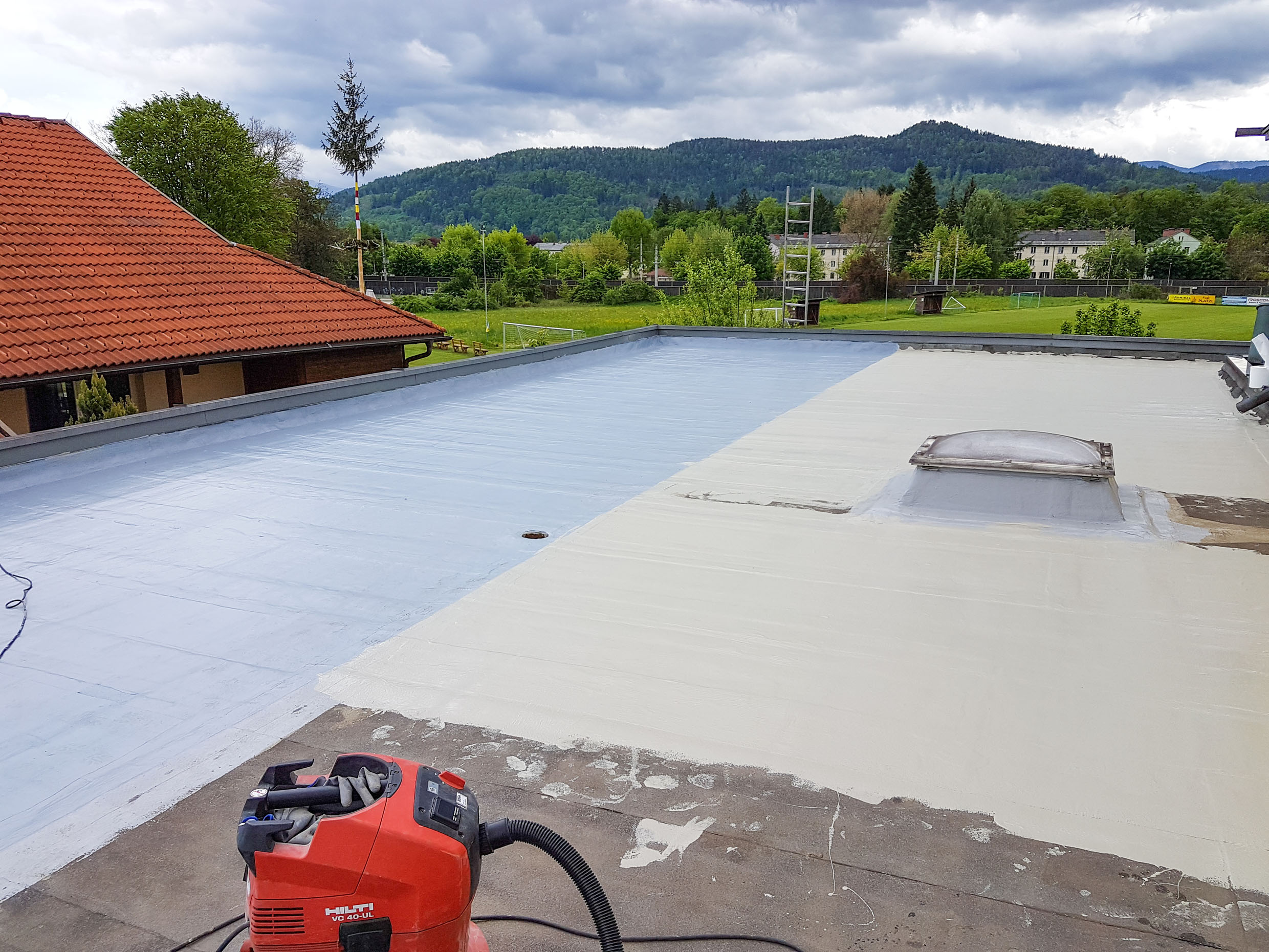 Feuchteeintrag in die Bausubstanz wird mit Triflex zuverlässig verhindert.