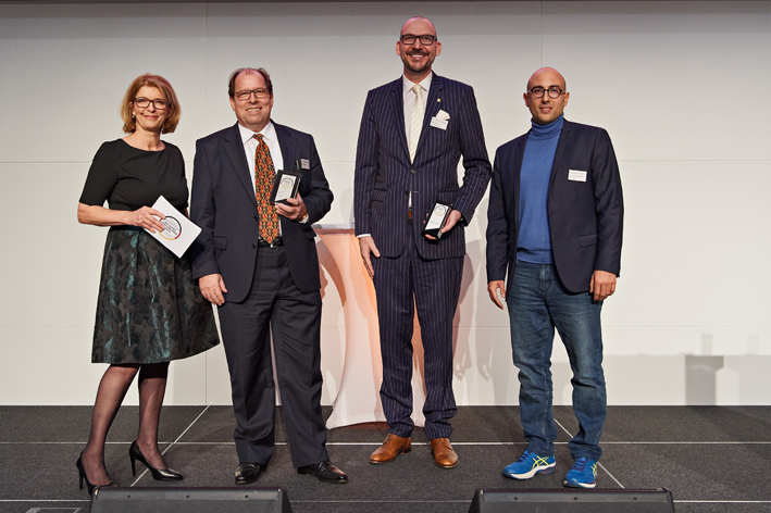 Marco Hahn (3. v.l.), LeiterÖffentlichkeitsarbeit, nimmt den Deutschen Exzellenz-Preis entgegen (Bil