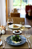 Menü mit Weinbegleitung im Restaurant (Schlosspark Mauerbach)