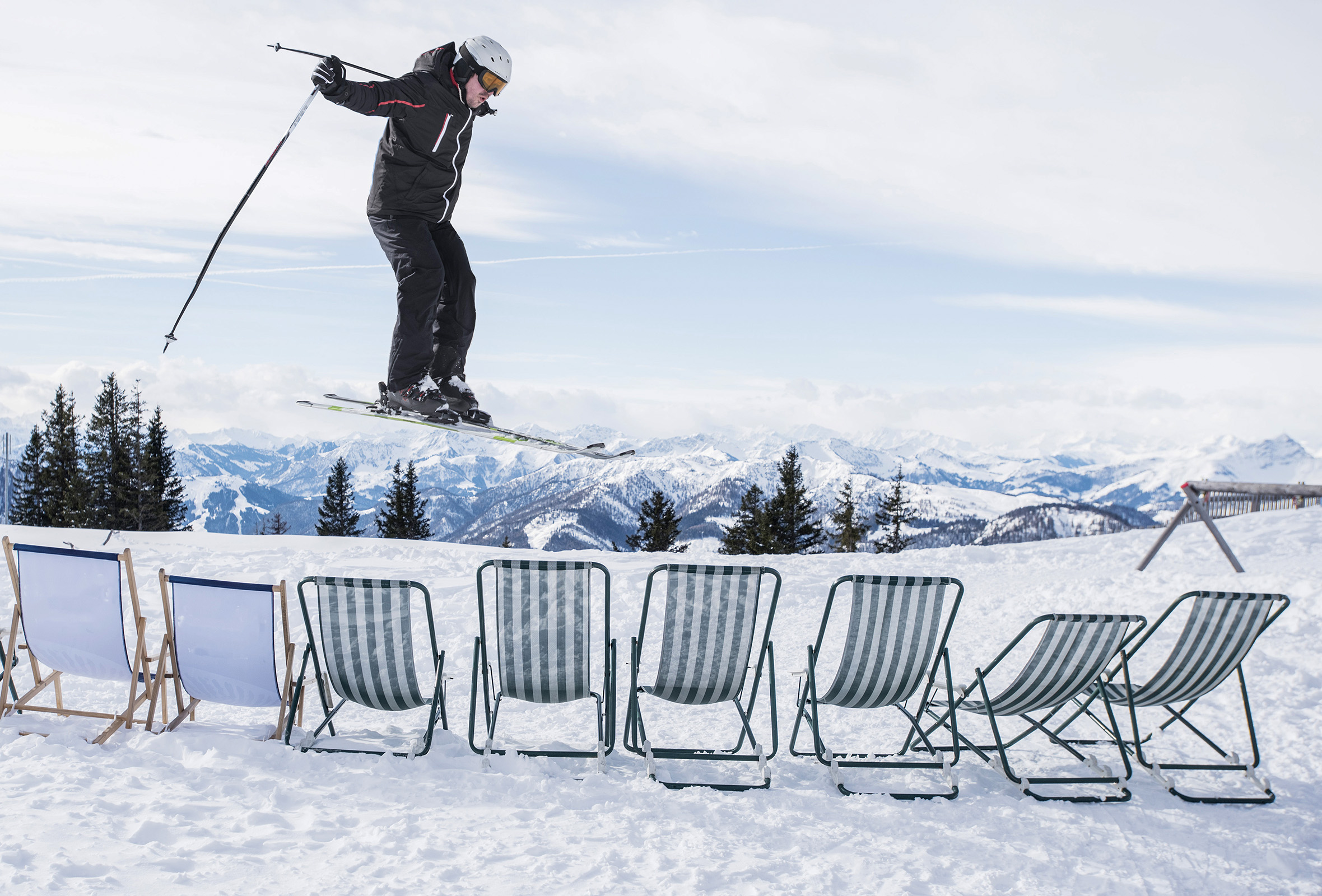 Skifahren macht Spaß, doch ein Unfall ist schnell passiert. Foto: HUK-COBURG