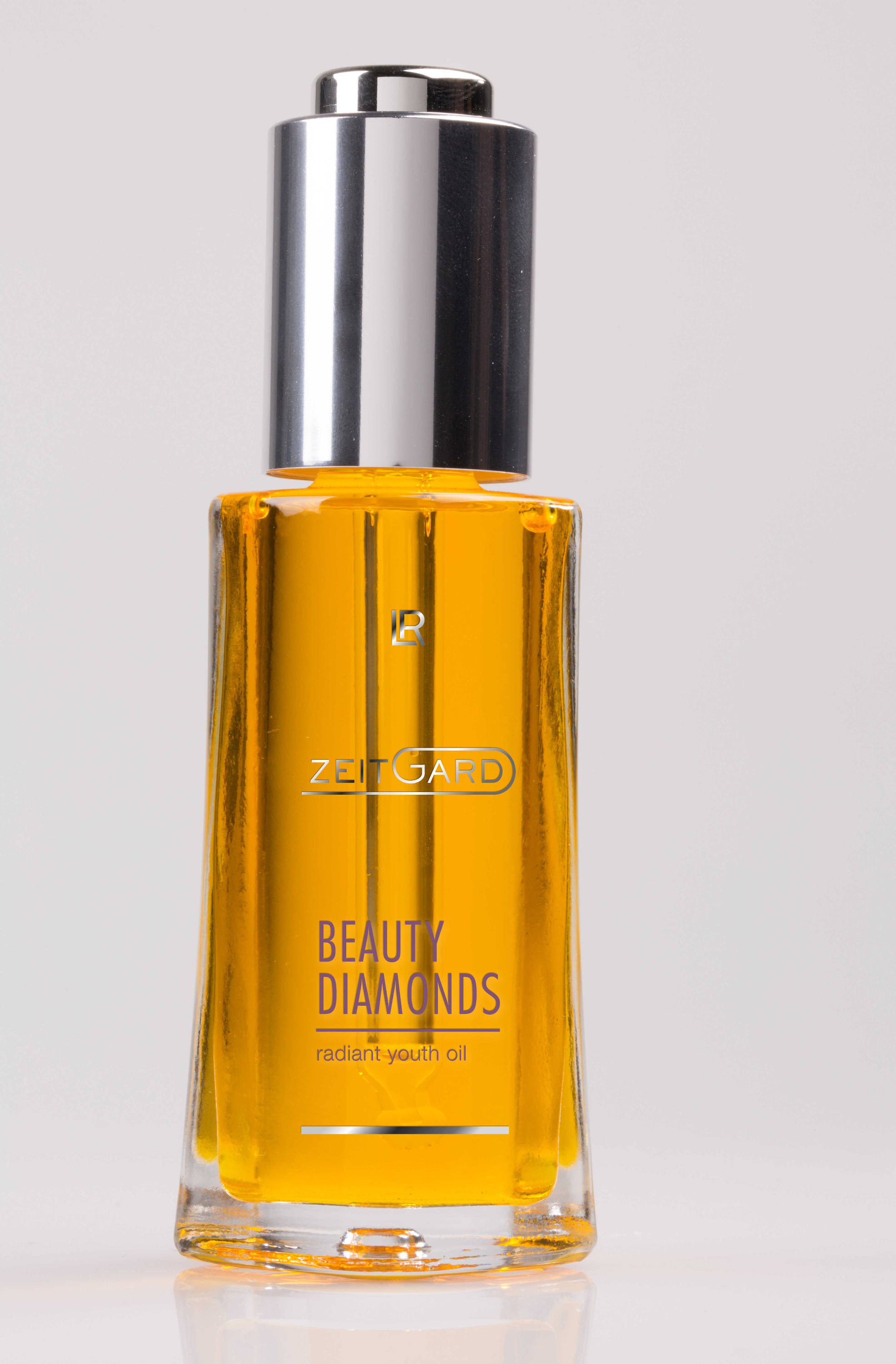 Das LR ZEITGARD BEAUTY DIAMONDS Gesichts-Öl lässt die Haut glatt und samtig-zart erstrahlen.