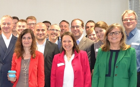 (v.re.): Frank Westendorf, Prof. Dr. S.Steimer, C.Stöcker, Dr. M.Martini, Team, Kunden. Foto: Motzko (v.re.): Frank Westendorf, Prof. Dr. S.Steimer, C.Stöcker, Dr. M.Martini, Team, Kunden. Foto: Motzko