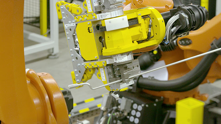 Die Biegeroboter können kurze oder lange Rohre gleichermaßen effektiv biegen. (Bildquelle: transflui Die Biegeroboter können kurze oder lange Rohre gleichermaßen effektiv biegen. (Bildquelle: transflui