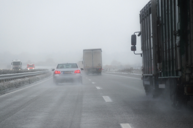 Bei Blitzeis sollten Autofahrer besonders achtsam sein.Quelle: ERGO Group