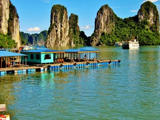 Highlight der neuen Vietnam-Trips für Alleinreisende ist die Halong-Bucht