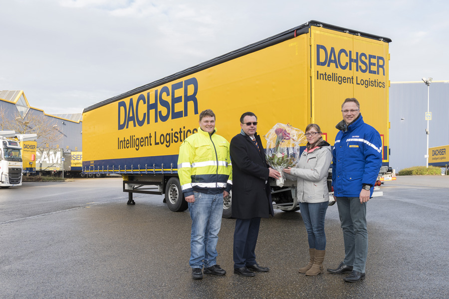 Peter Foulonneau (Fraikin)übergibt an Barbara Weiss (Dachser SE) Peter Foulonneau (Fraikin)übergibt an Barbara Weiss (Dachser SE)