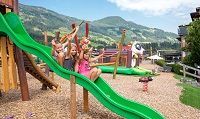Spaß beim Rutschen (alpina zillertal)
