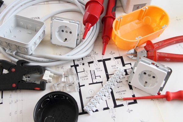 Wenn es um Elektrotechnik geht, sollte ein Fachmann die Dingeübernehmen. (Bildquelle:©maho - Fotolia Wenn es um Elektrotechnik geht, sollte ein Fachmann die Dingeübernehmen. (Bildquelle:©maho - Fotolia