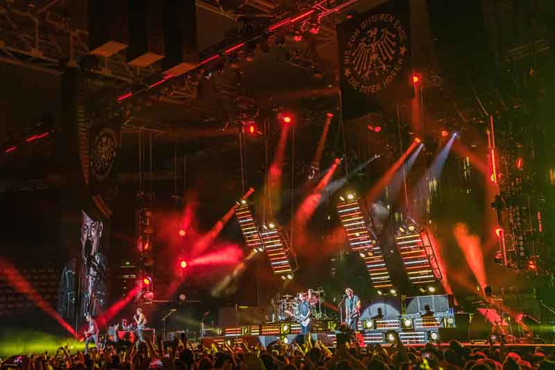 Bühnenansicht Die Toten Hosen Tour (Foto: Ralph Larmann) Bühnenansicht Die Toten Hosen Tour (Foto: Ralph Larmann)