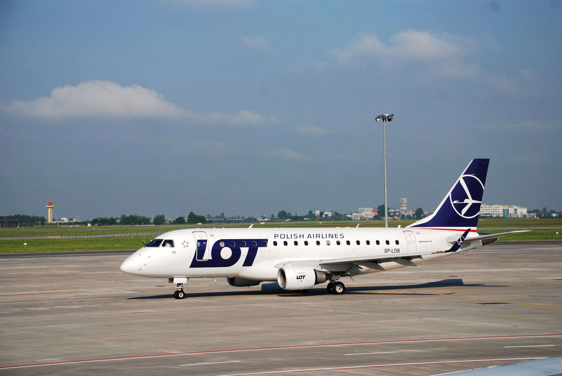 Ab kommendem Sommer fliegt LOT Polish Airlines von Hannover nach Warschau Ab kommendem Sommer fliegt LOT Polish Airlines von Hannover nach Warschau