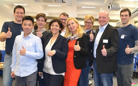 (v.li.): MBS-Studierende, Prof. Dr. Bozyazi, Prof. Dr. Castellucci, Prof. Dr. Salmen. Foto: F.Motzko (v.li.): MBS-Studierende, Prof. Dr. Bozyazi, Prof. Dr. Castellucci, Prof. Dr. Salmen. Foto: F.Motzko