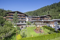 Außenansicht im Sommer (Wanderhotel Gassner)