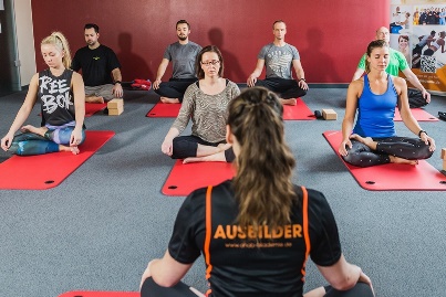 Yoga-Lehrer Ausbildung bei der AHAB-Akademie