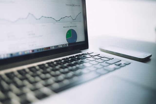 Schritt für Schritt vom Lead zum Kunden - das eBook b2b Leadgenerierung zeigt wie's geht.