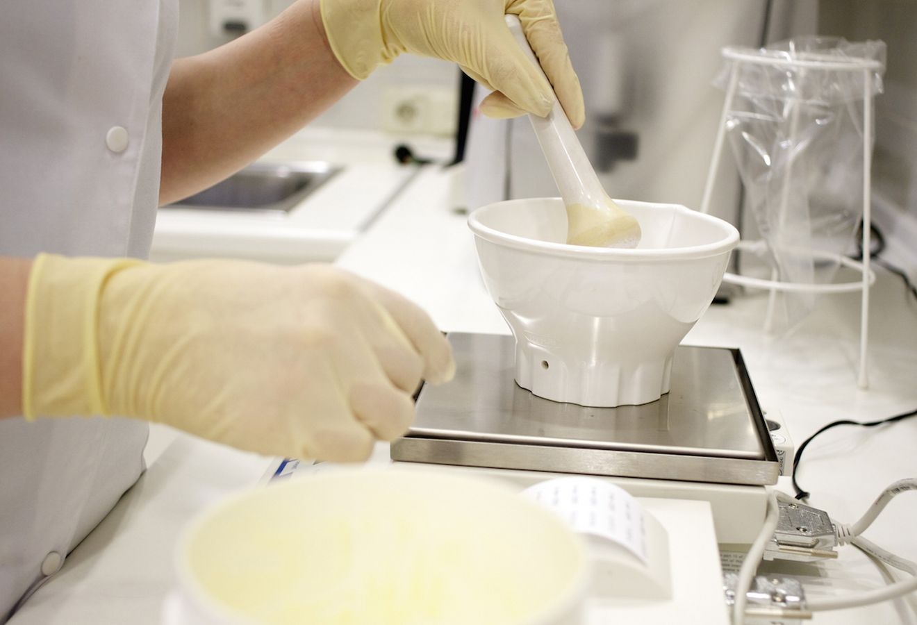 Sorgfältig hergestellt: Individuelle Rezepturen für Schwerkranke (Bildquelle:©carmakoma/ClipDealer) Sorgfältig hergestellt: Individuelle Rezepturen für Schwerkranke (Bildquelle:©carmakoma/ClipDealer)