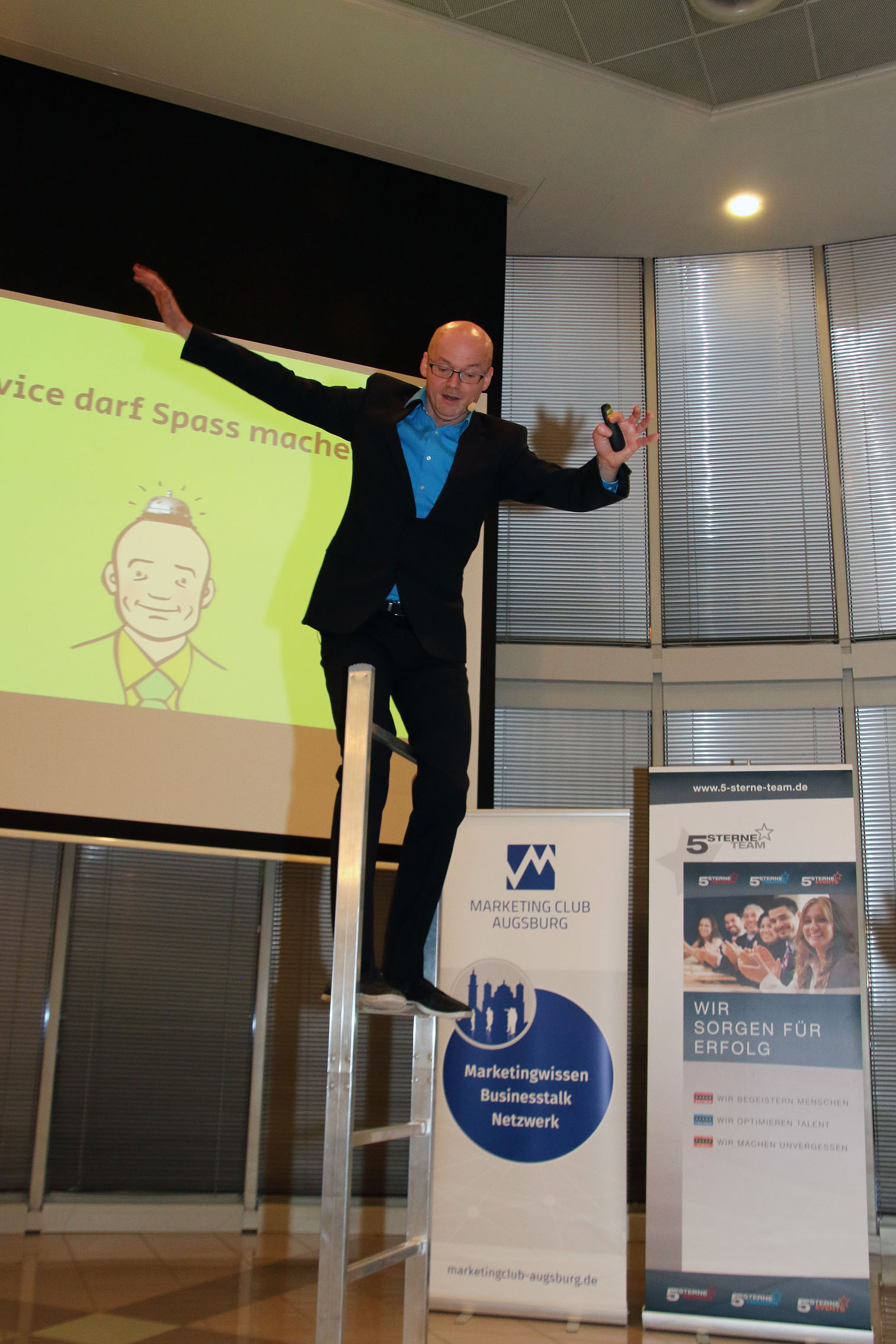 Serviceexperte Armin Nagel auf der Bühne Serviceexperte Armin Nagel auf der Bühne