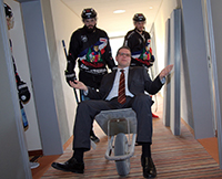 Für jeden guten Scherz zu haben: Hoteldirektor Patrick Graf-Mathias. (Foto Ralf Saurbier) Für jeden guten Scherz zu haben: Hoteldirektor Patrick Graf-Mathias. (Foto Ralf Saurbier)
