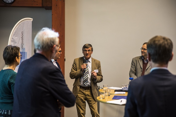 Diskussion der Referenten während der Konferenz