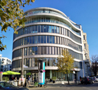 Das moderne Büro-/Geschäftshaus “Monbijouplatz 5“ in Berlin-Mitte 