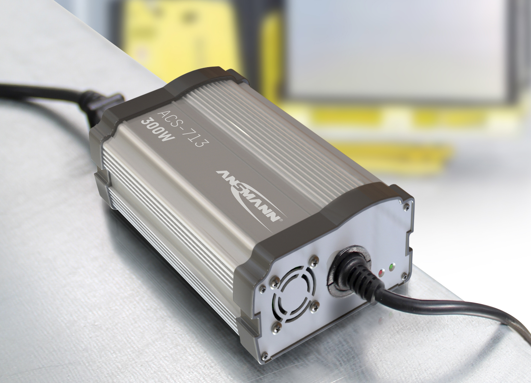 Das universelle ACS-713 300W-Schnellladegerät von ANSMANN passt sich intelligent dem Gerät an (Bildq