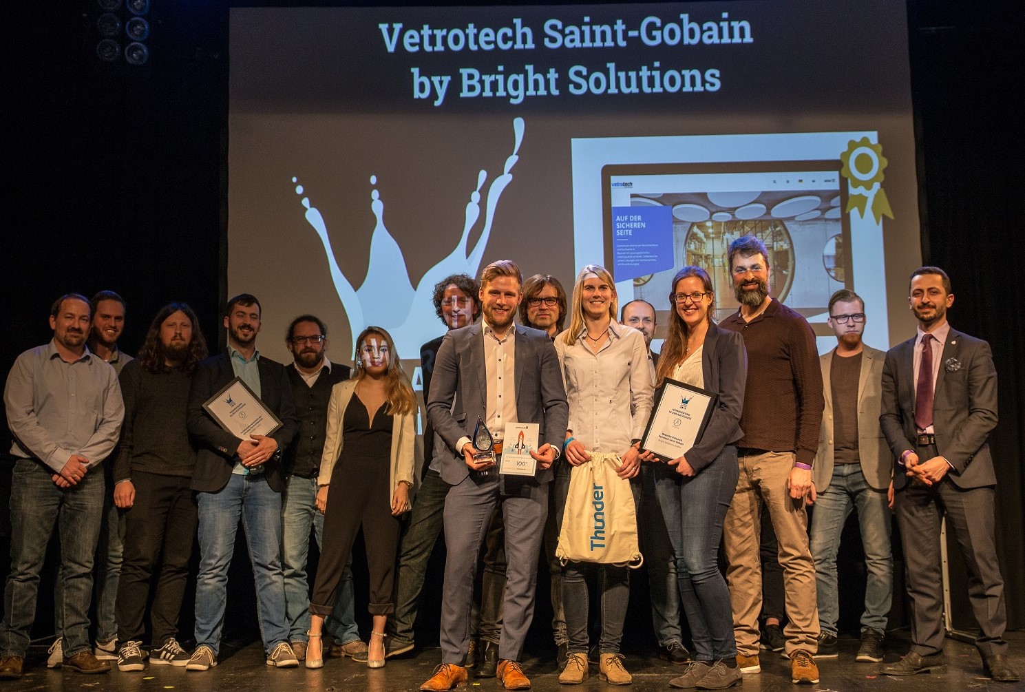 Das Bright Solutions Team freut sichüber den Splash Award 2018 in der Kategorie Enterpise. (Bildquel Das Bright Solutions Team freut sichüber den Splash Award 2018 in der Kategorie Enterpise. (Bildquel