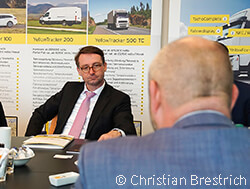Prof. Dr. Roland Wöller, Staatsminister des Innern, zu Besuch bei YellowFox. © Christian Brestrich