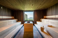 Geräumige Sauna im Sommer (Bayerwaldresort Hüttenhof)