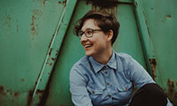 Paula Peterssen gibt Singer-Songwriter/Folk Konzert