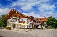 Außenansicht des Rupertihofs im Sommer