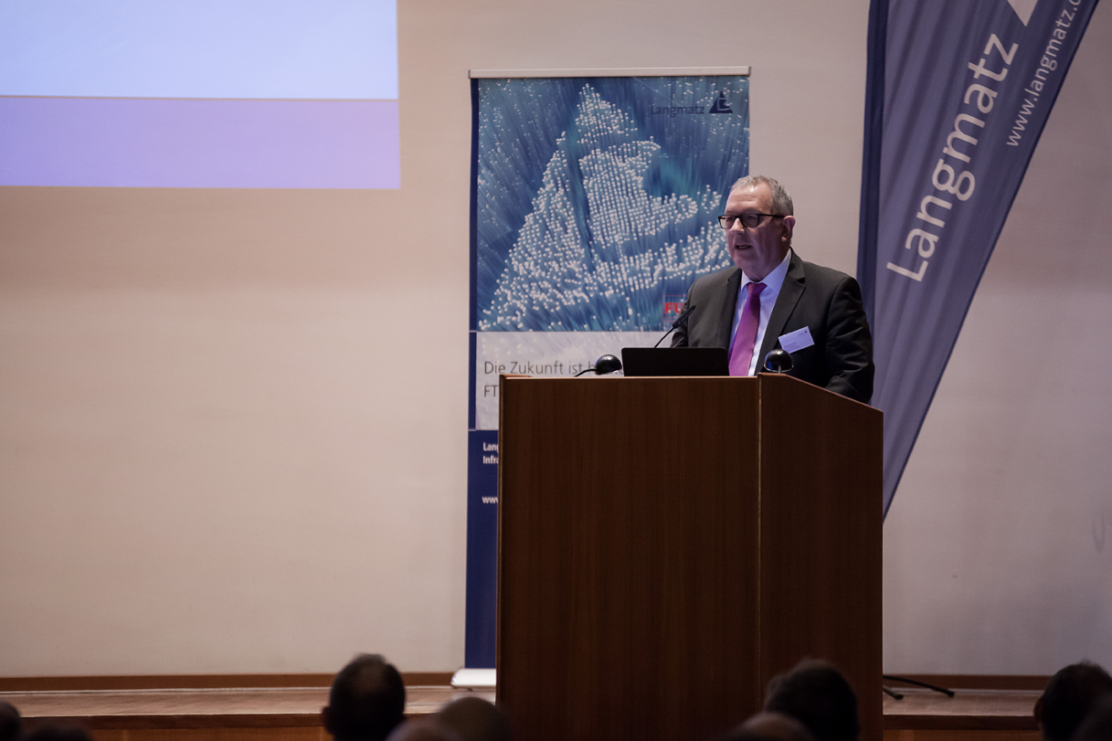 Stephan Wulf, Vorsitzender der Geschäftsführung von Langmatz, begrüßt die Teilnehmer. Stephan Wulf, Vorsitzender der Geschäftsführung von Langmatz, begrüßt die Teilnehmer.