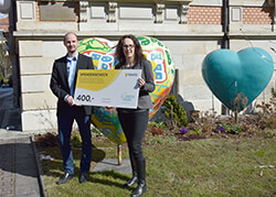 Übergabe der Spende von YellowFox an der Villa Sonnenstrahl in Dresden. © YellowFox GmbH Übergabe der Spende von YellowFox an der Villa Sonnenstrahl in Dresden. © YellowFox GmbH