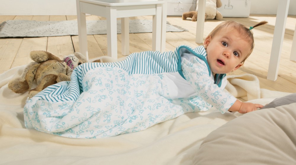 Baby-Schlafsack im modernen Ringeldesign (Bildquelle:©erwinmueller.de) Baby-Schlafsack im modernen Ringeldesign (Bildquelle:©erwinmueller.de)