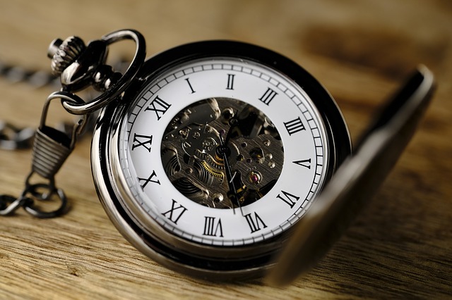 (Bildquelle: https://pixabay.com/en/clock-pocket-watch-movement)